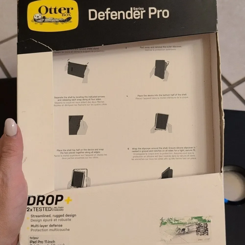 New In Damaged Box Otterbox iPad Pro 11-Inch Case Defender Pro Black